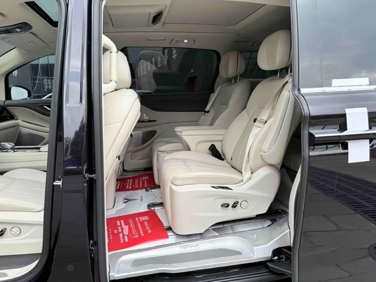 2024 Voyah Dream 1.5T 150HP L4 PHEV 43KWH,autocango,china used car exporter,china ev exporter,chinese used car exporter,chinese used ev exporter