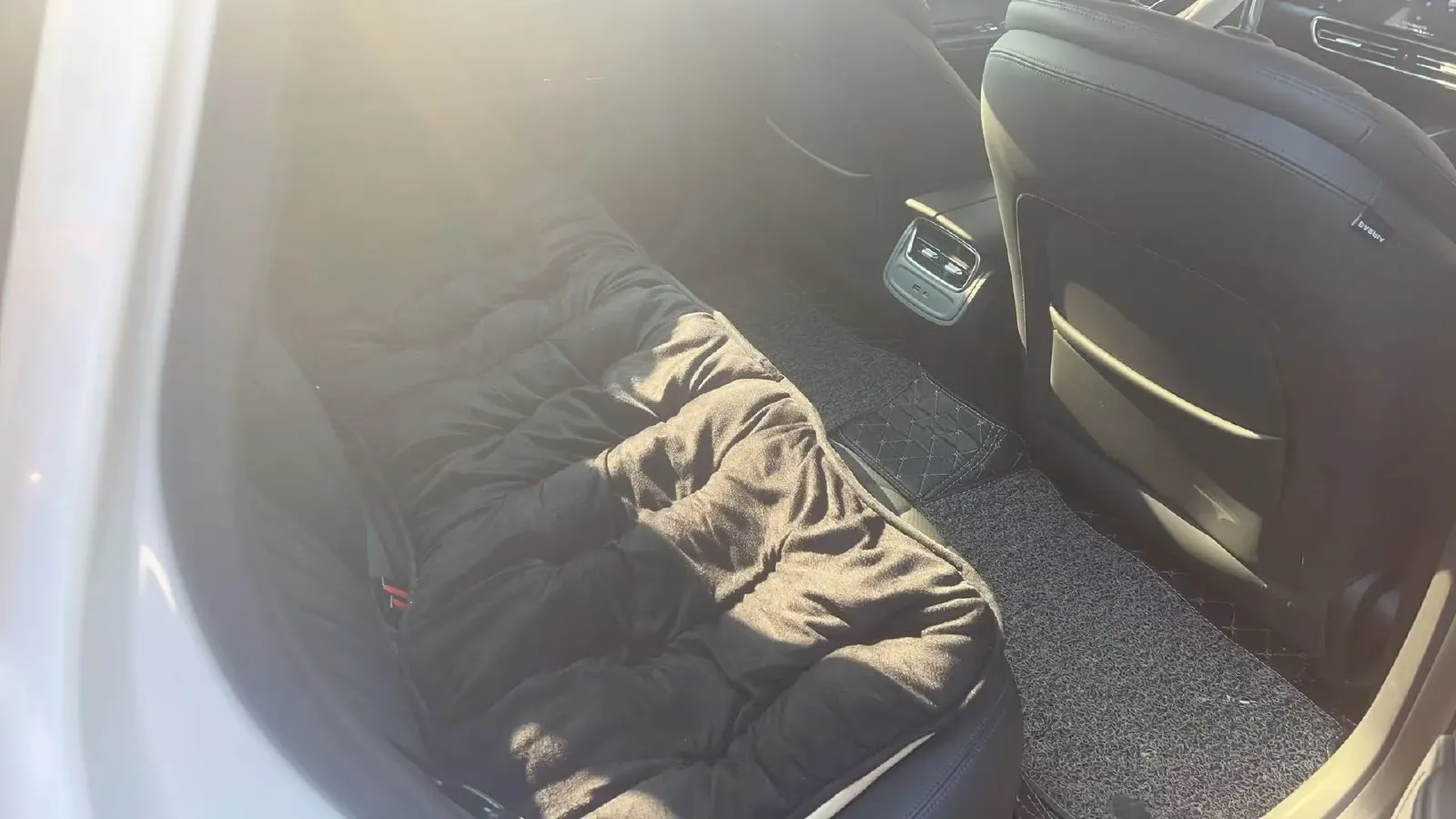 2025 Fulwin FulwinA8L 1.5T 156HP L4 1DHT PHEV 18.67KWH,autocango,china used car exporter,china ev exporter,chinese used car exporter,chinese used ev exporter