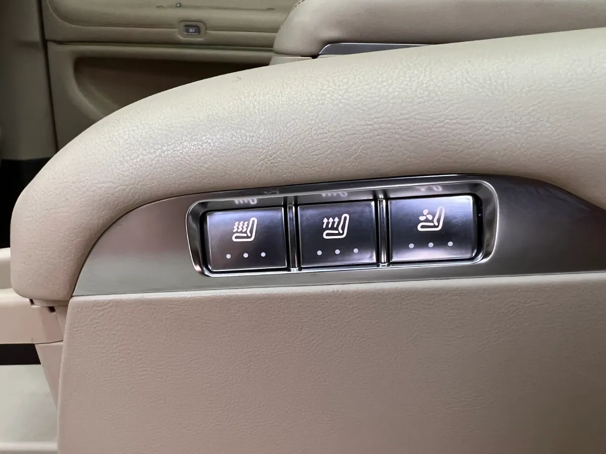 2024 AITO AITO M9 1.5T 152HP L4 REEV 42KWH,autocango,china used car exporter,china ev exporter,chinese used car exporter,chinese used ev exporter