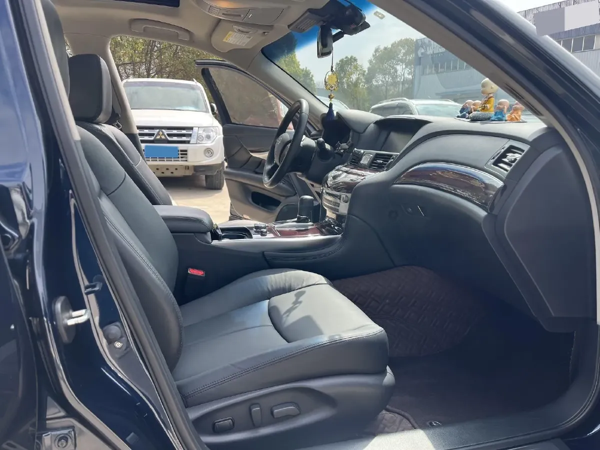 2019 Infiniti Q70 2.0T 211HP L4 7AT,autocango,china used car exporter,china ev exporter,chinese used car exporter,chinese used ev exporter