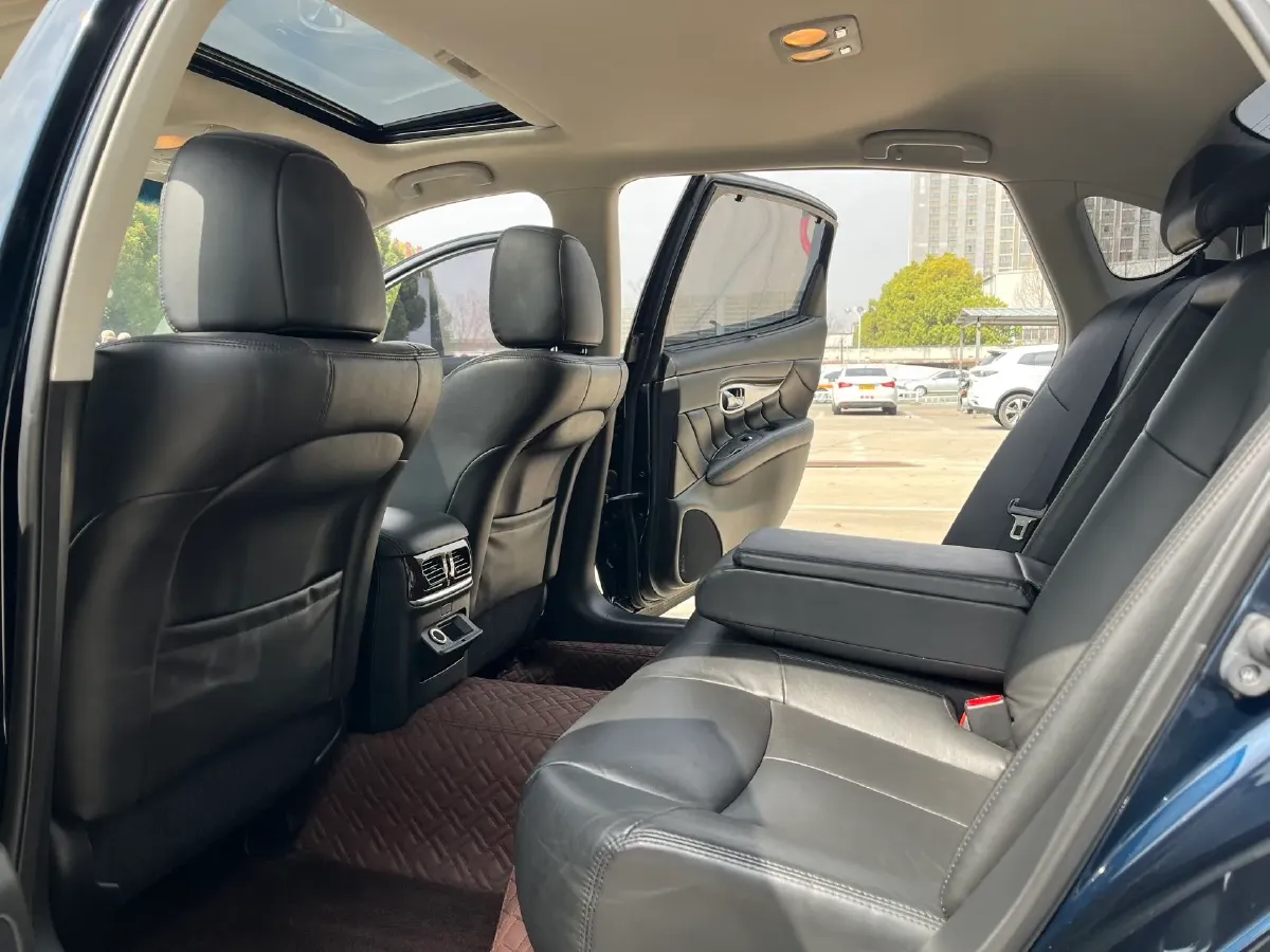 2019 Infiniti Q70 2.0T 211HP L4 7AT,autocango,china used car exporter,china ev exporter,chinese used car exporter,chinese used ev exporter