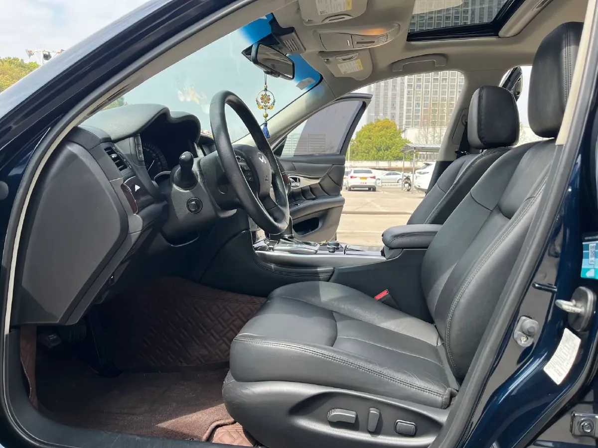 2019 Infiniti Q70 2.0T 211HP L4 7AT,autocango,china used car exporter,china ev exporter,chinese used car exporter,chinese used ev exporter