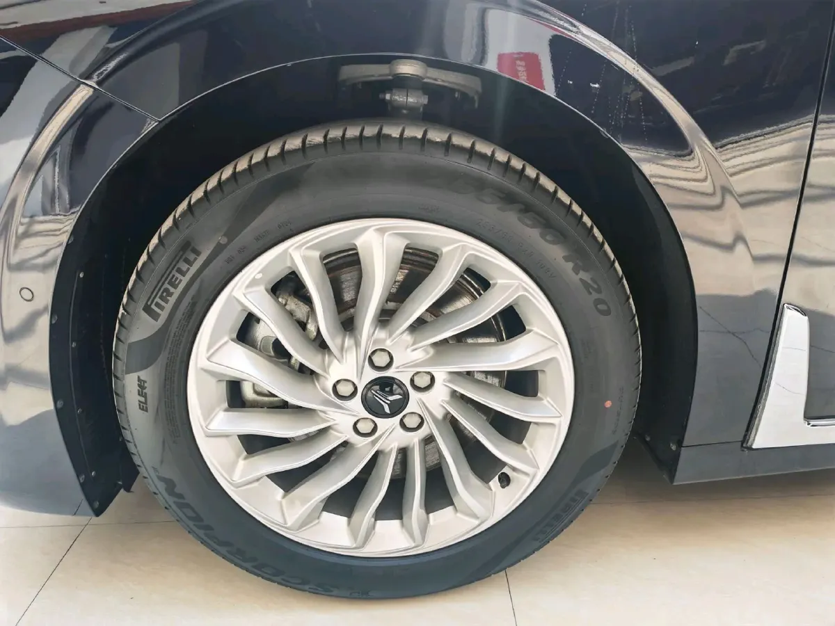 2024 Voyah Dream 1.5T 150HP L4 PHEV 43KWH,autocango,china used car exporter,china ev exporter,chinese used car exporter,chinese used ev exporter