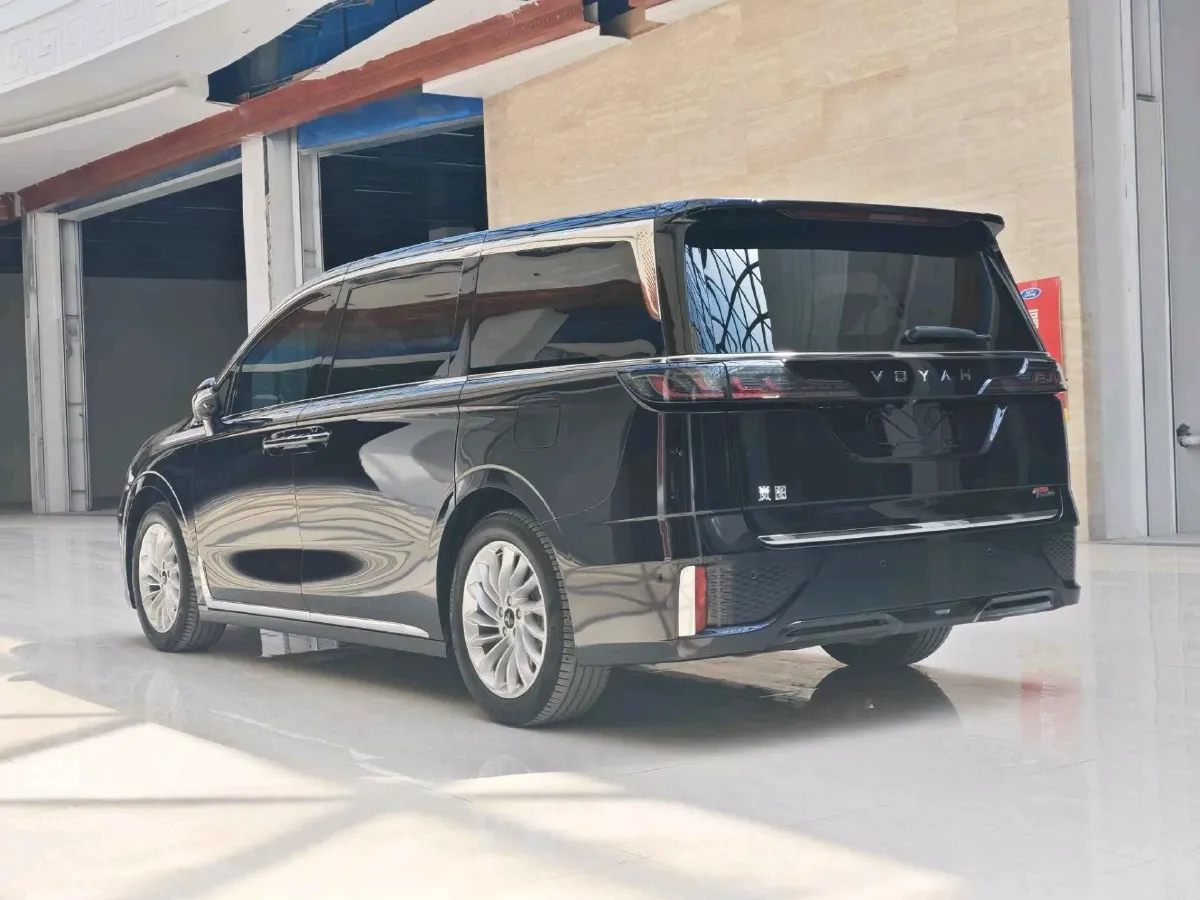 2024 Voyah Dream 1.5T 150HP L4 PHEV 43KWH,autocango,china used car exporter,china ev exporter,chinese used car exporter,chinese used ev exporter