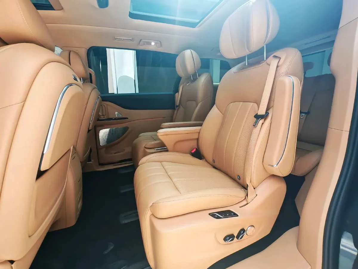 2024 Voyah Dream 1.5T 150HP L4 PHEV 43KWH,autocango,china used car exporter,china ev exporter,chinese used car exporter,chinese used ev exporter