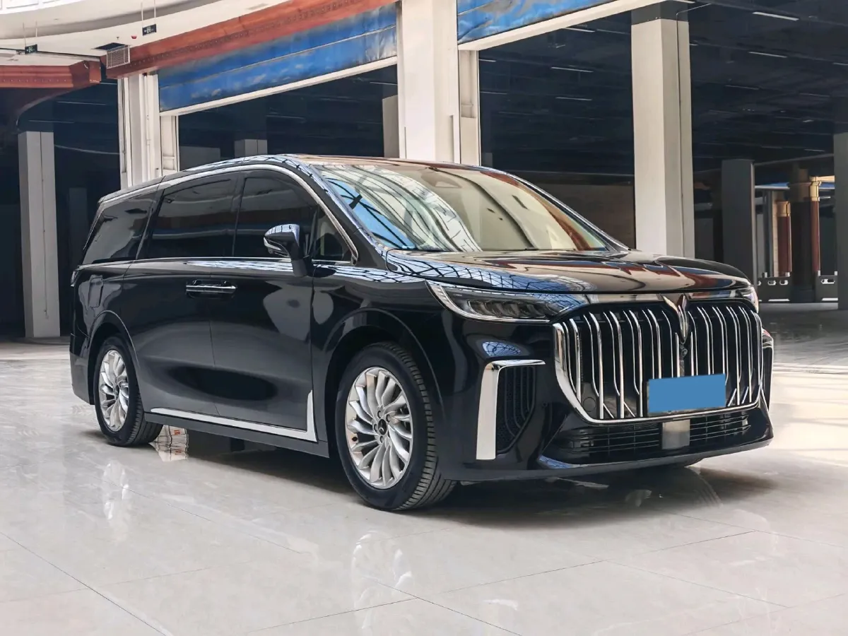2024 Voyah Dream 1.5T 150HP L4 PHEV 43KWH,autocango,china used car exporter,china ev exporter,chinese used car exporter,chinese used ev exporter