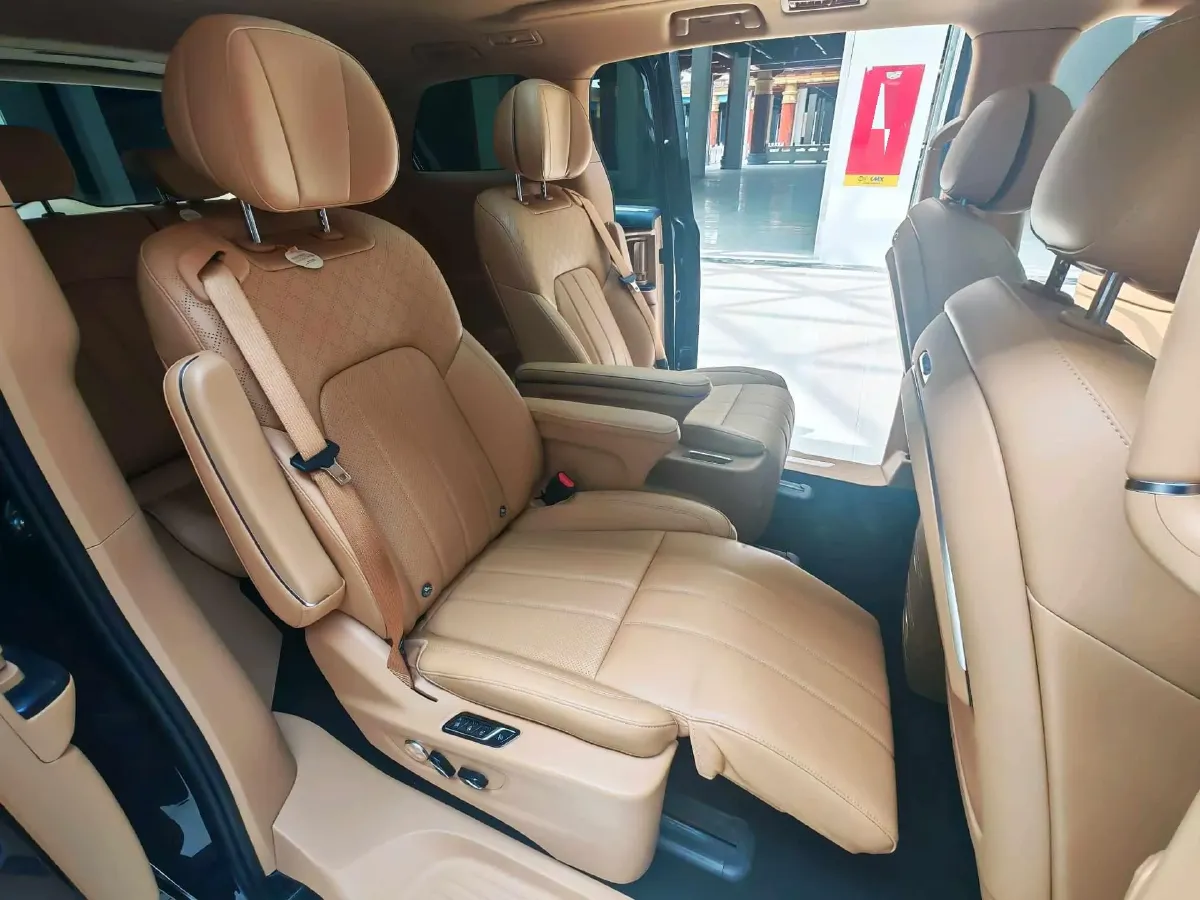 2024 Voyah Dream 1.5T 150HP L4 PHEV 43KWH,autocango,china used car exporter,china ev exporter,chinese used car exporter,chinese used ev exporter