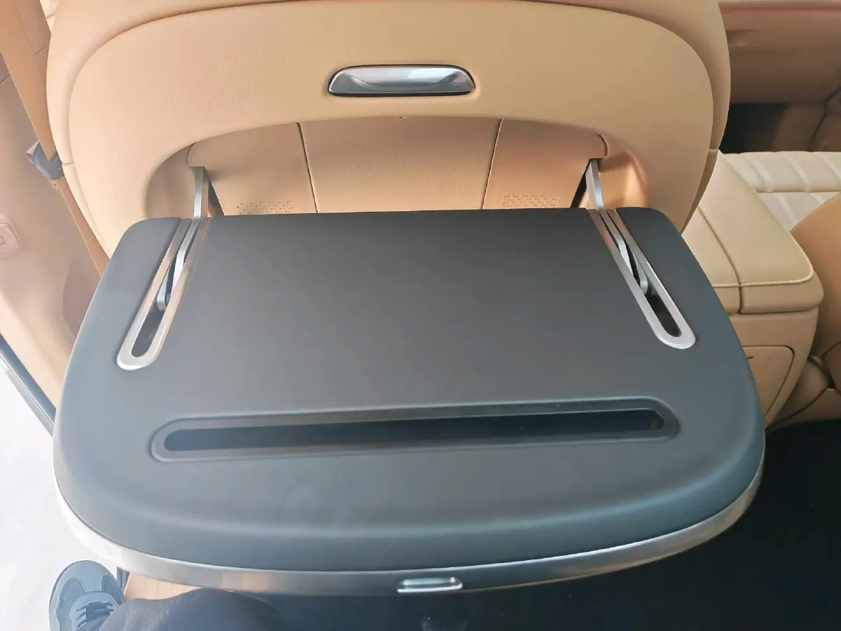 2024 Voyah Dream 1.5T 150HP L4 PHEV 43KWH,autocango,china used car exporter,china ev exporter,chinese used car exporter,chinese used ev exporter