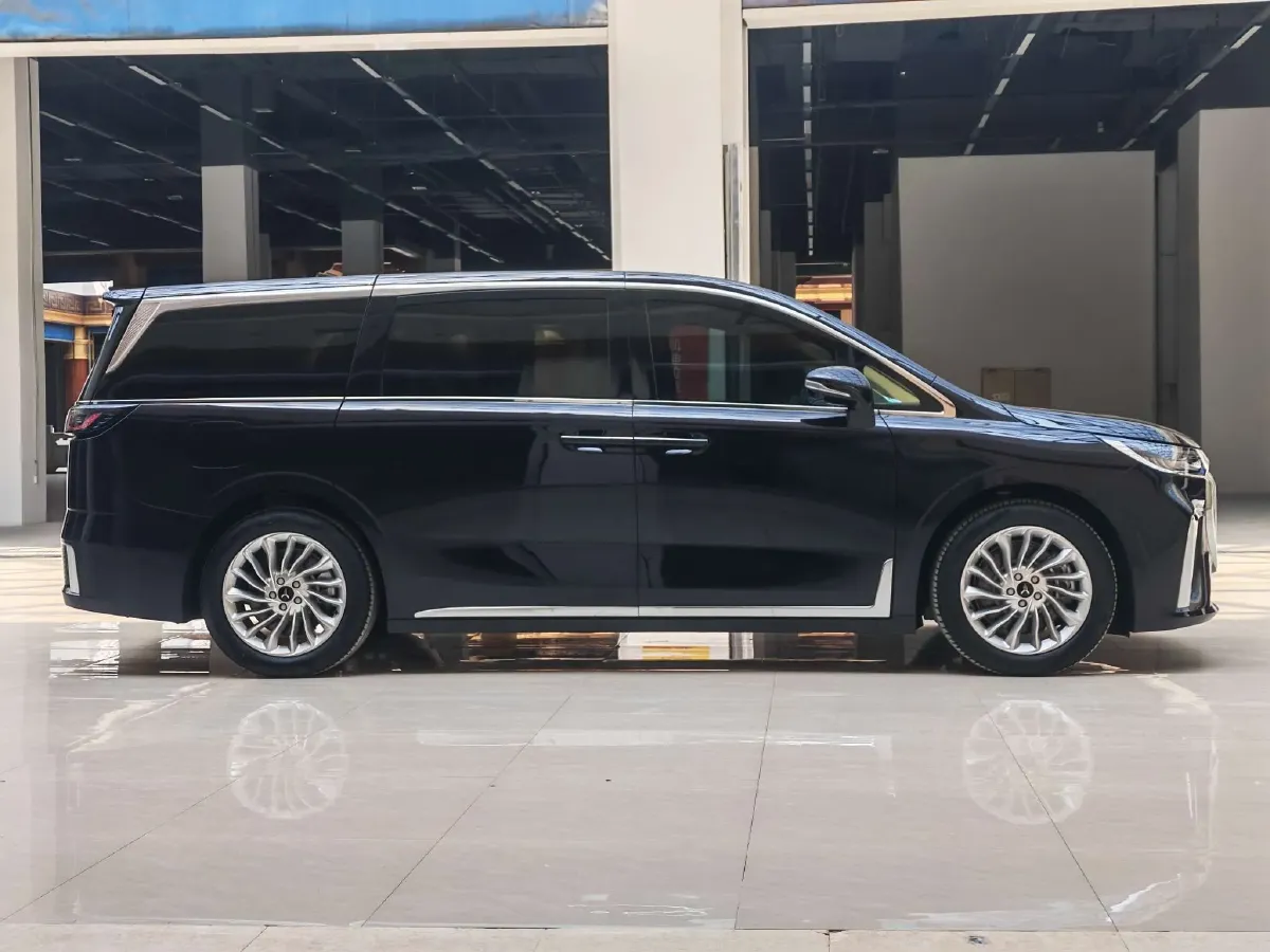 2024 Voyah Dream 1.5T 150HP L4 PHEV 43KWH,autocango,china used car exporter,china ev exporter,chinese used car exporter,chinese used ev exporter