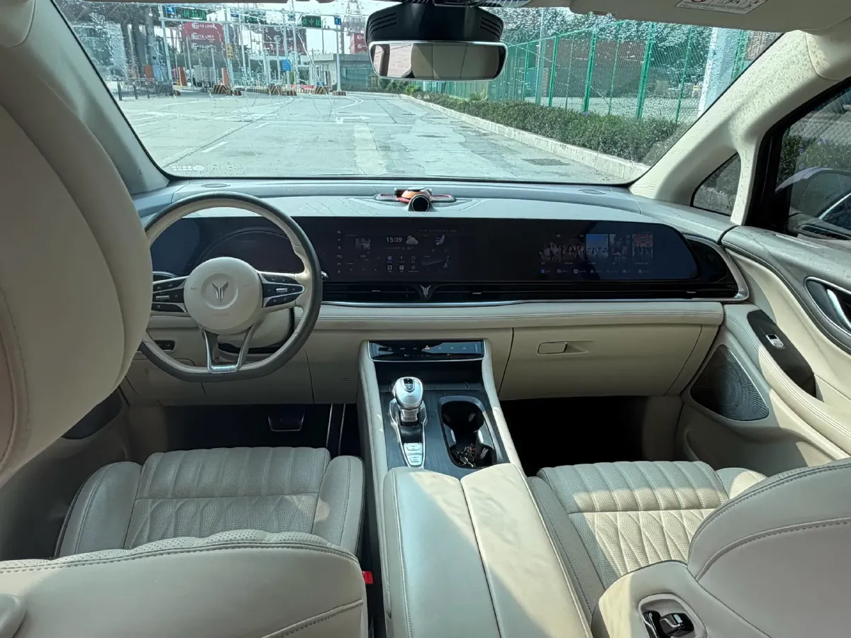 2022 Voyah Dream 1.5T 136HP L4 PHEV 25.57KWH,autocango,china used car exporter,china ev exporter,chinese used car exporter,chinese used ev exporter