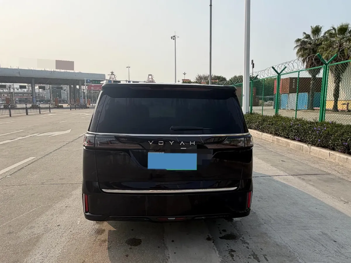 2022 Voyah Dream 1.5T 136HP L4 PHEV 25.57KWH,autocango,china used car exporter,china ev exporter,chinese used car exporter,chinese used ev exporter