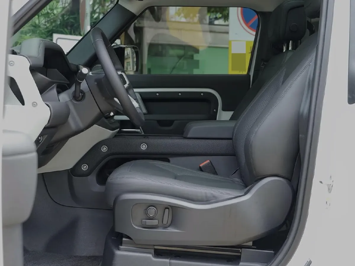 2024 Land Rover Defender 3.0T 400HP L6 8AT,autocango,china used car exporter,china ev exporter,chinese used car exporter,chinese used ev exporter