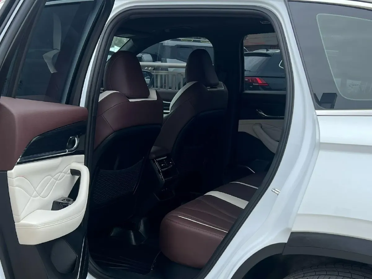 2021 Geely Monjaro 2.0T 218HP L4 7DCT,autocango,china used car exporter,china ev exporter,chinese used car exporter,chinese used ev exporter