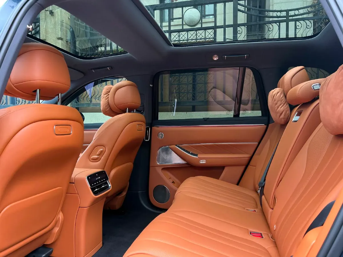 2025 AITO AITO M8 REEV 160HP REEV 53.4KWH,autocango,china used car exporter,china ev exporter,chinese used car exporter,chinese used ev exporter