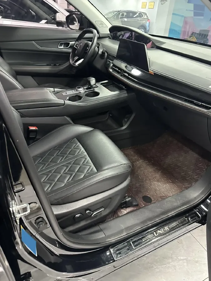 2021 ChangAn UNI-K 2.0T 233HP L4 8AT,autocango,china used car exporter,china ev exporter,chinese used car exporter,chinese used ev exporter