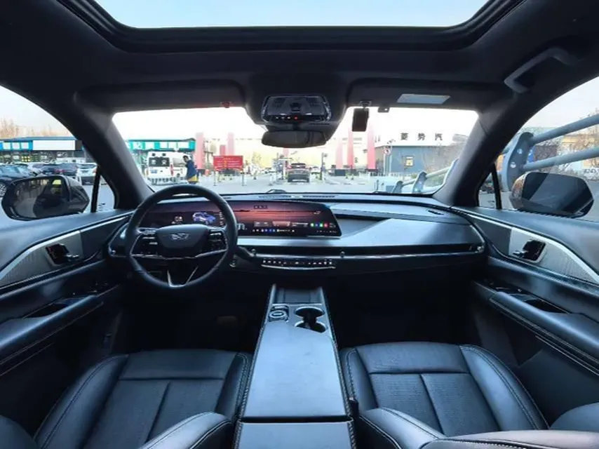 2025 Cadillac XT5 2.0T 237HP L4 9AT,autocango,china used car exporter,china ev exporter,chinese used car exporter,chinese used ev exporter