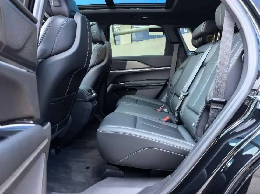 2025 Cadillac XT5 2.0T 237HP L4 9AT,autocango,china used car exporter,china ev exporter,chinese used car exporter,chinese used ev exporter