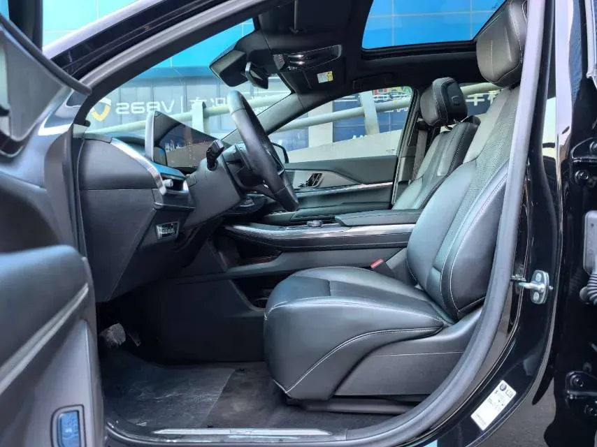 2025 Cadillac XT5 2.0T 237HP L4 9AT,autocango,china used car exporter,china ev exporter,chinese used car exporter,chinese used ev exporter