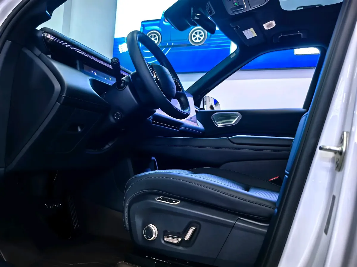 2025 LYNK&CO 900 2.0T 254HP L4 3DHT PHEV,autocango,china used car exporter,china ev exporter,chinese used car exporter,chinese used ev exporter