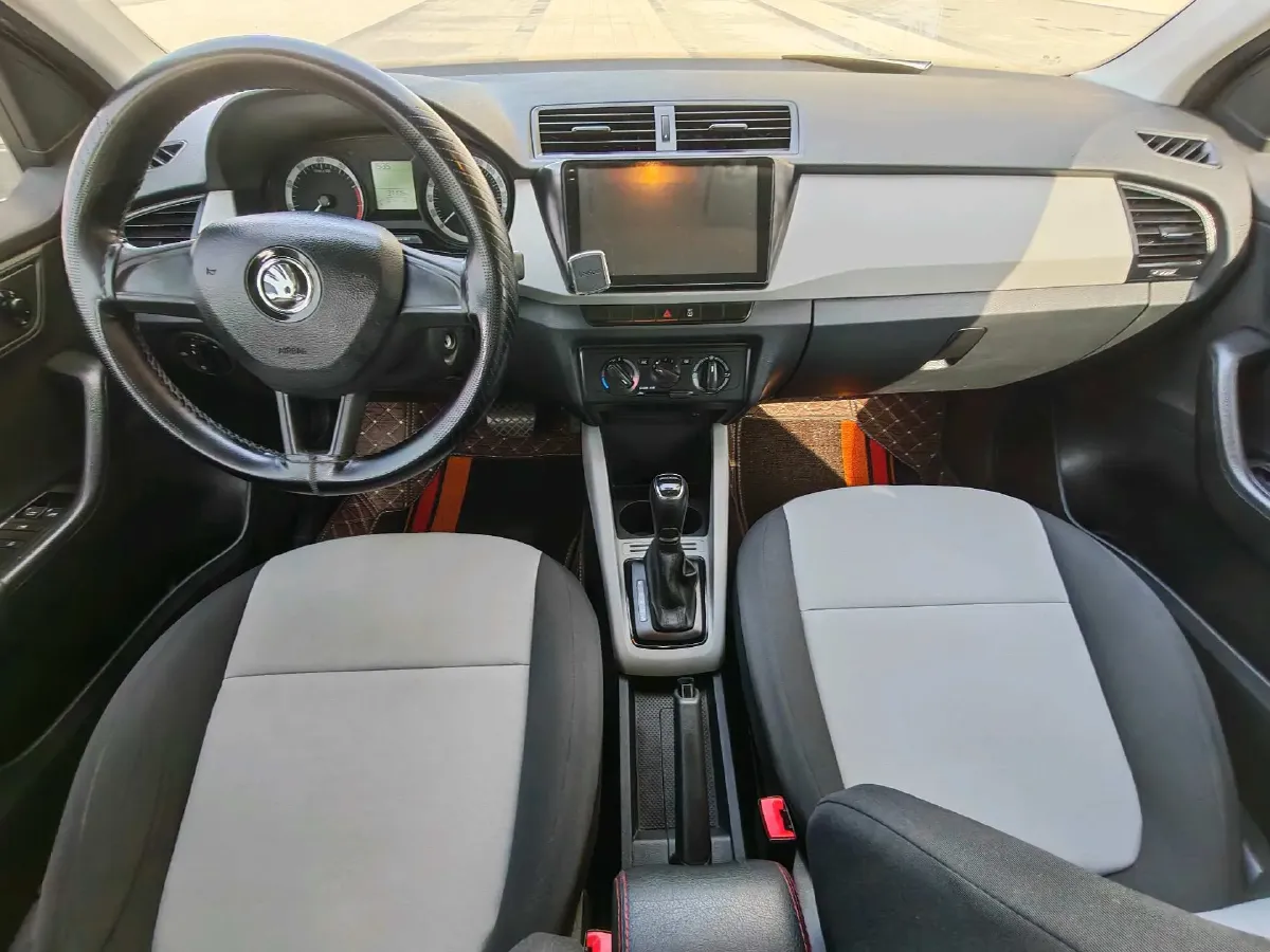 2017 Skoda Fabia 1.4L 90HP L4 6AT,autocango,china used car exporter,china ev exporter,chinese used car exporter,chinese used ev exporter