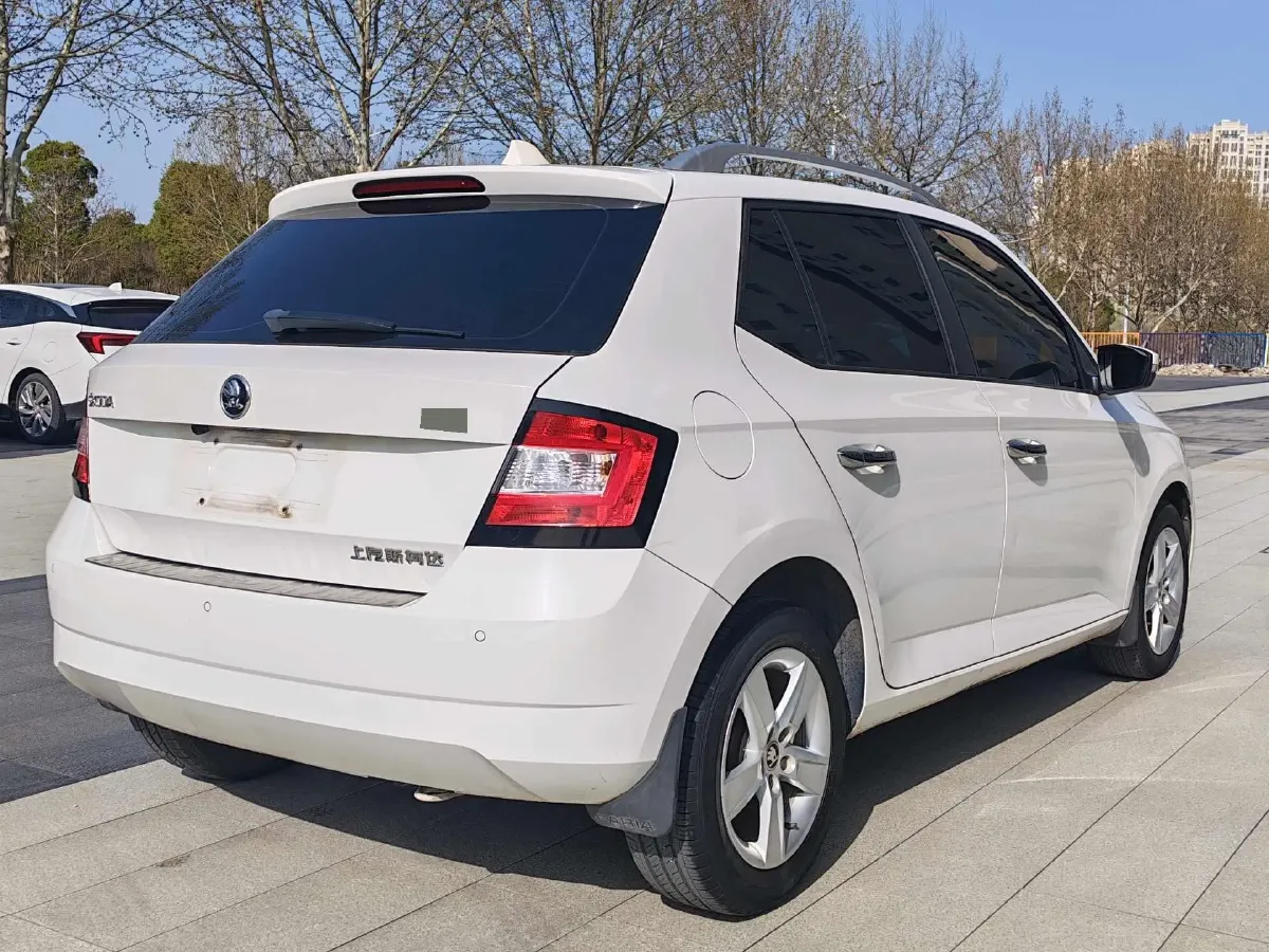 2017 Skoda Fabia 1.4L 90HP L4 6AT,autocango,china used car exporter,china ev exporter,chinese used car exporter,chinese used ev exporter