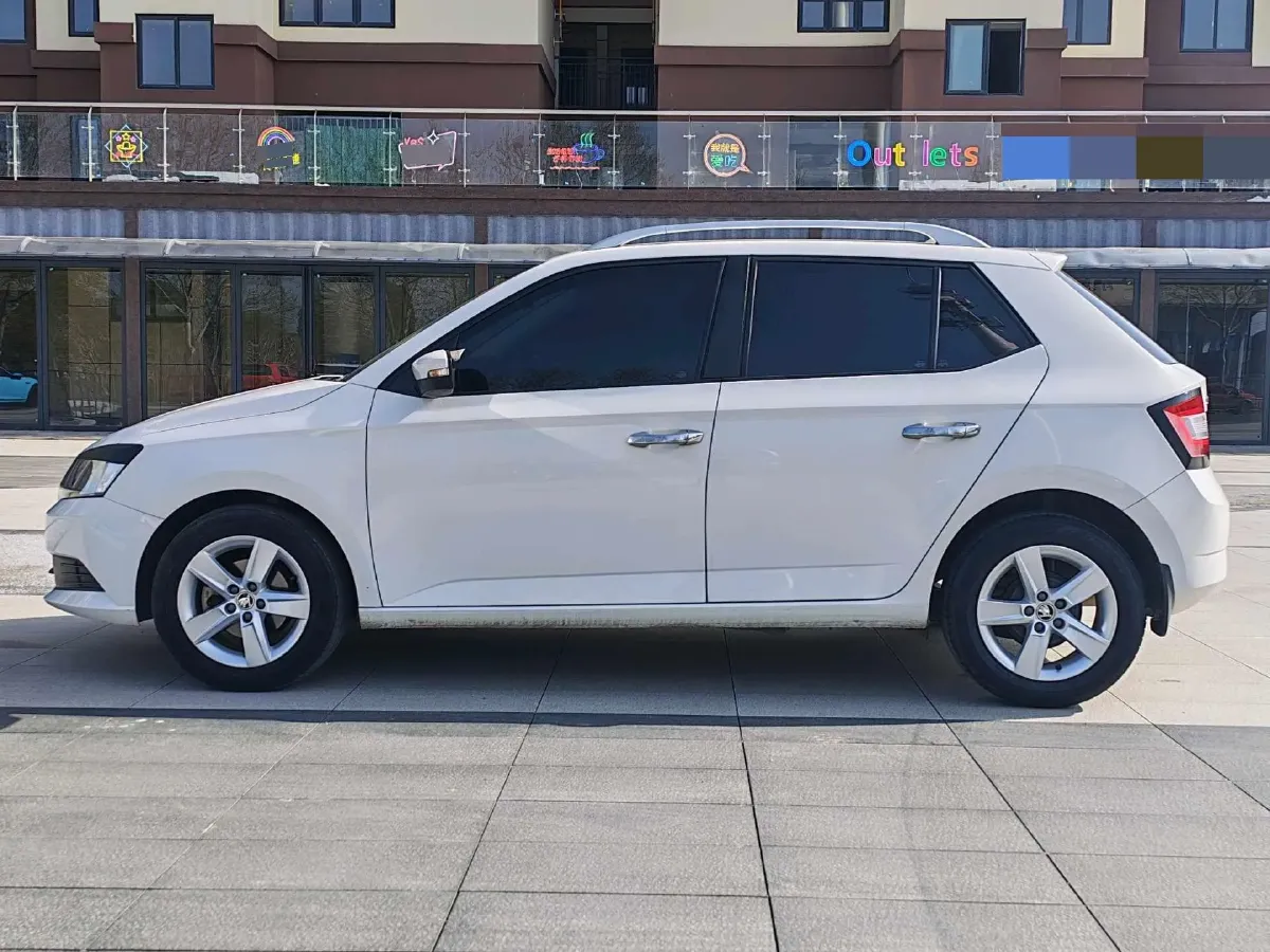 2017 Skoda Fabia 1.4L 90HP L4 6AT,autocango,china used car exporter,china ev exporter,chinese used car exporter,chinese used ev exporter