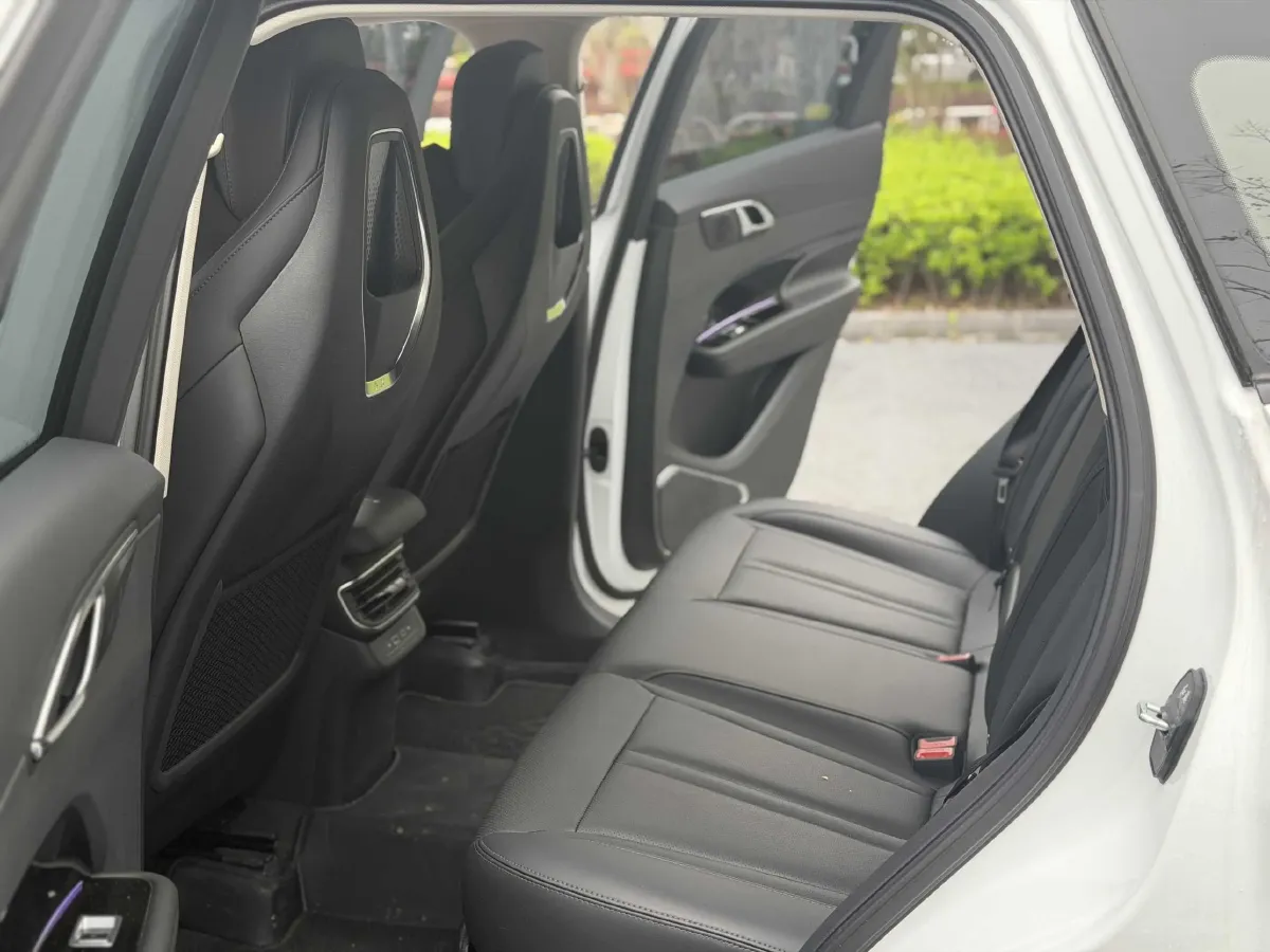 2024 HongQi HS3 1.5T 169HP L4 1DHT PHEV 18.4KWH,autocango,china used car exporter,china ev exporter,chinese used car exporter,chinese used ev exporter