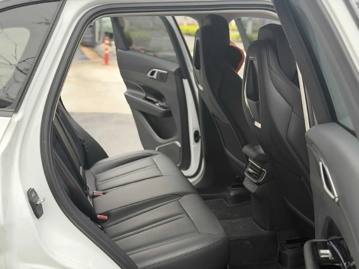 2024 HongQi HS3 1.5T 169HP L4 1DHT PHEV 18.4KWH,autocango,china used car exporter,china ev exporter,chinese used car exporter,chinese used ev exporter