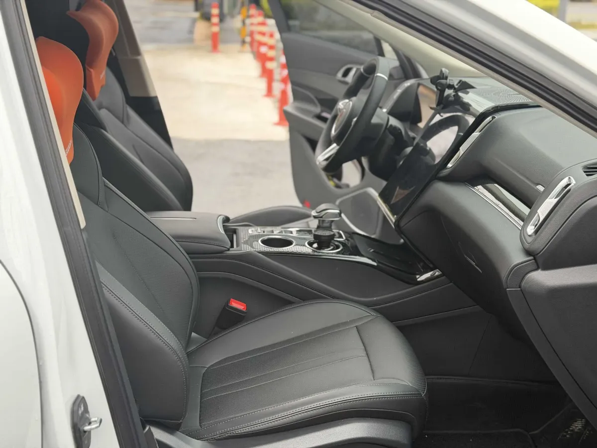 2024 HongQi HS3 1.5T 169HP L4 1DHT PHEV 18.4KWH,autocango,china used car exporter,china ev exporter,chinese used car exporter,chinese used ev exporter