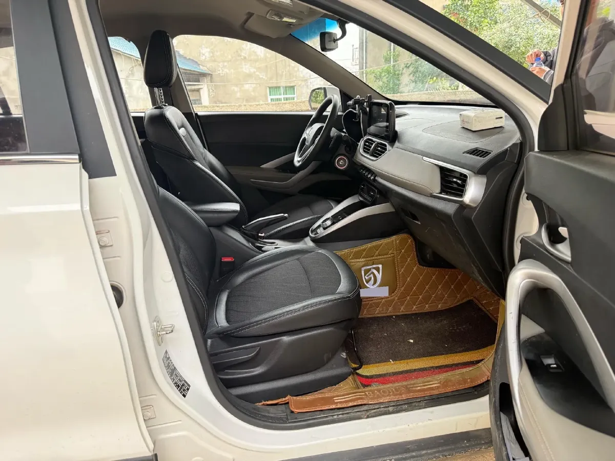 2017 BaoJun 310W 1.5L 105HP L4 6MT,autocango,china used car exporter,china ev exporter,chinese used car exporter,chinese used ev exporter