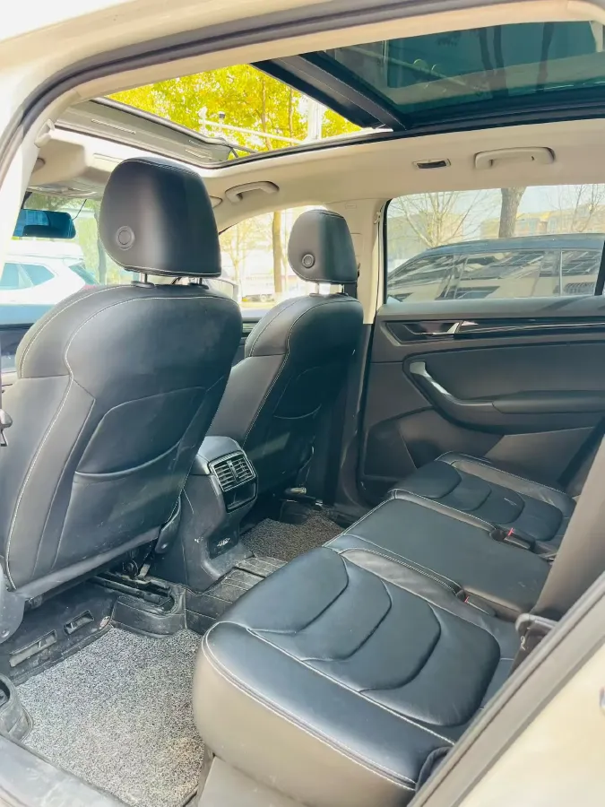 2018 Skoda Kodiak 2.0T 186HP L4 7DCT,autocango,china used car exporter,china ev exporter,chinese used car exporter,chinese used ev exporter