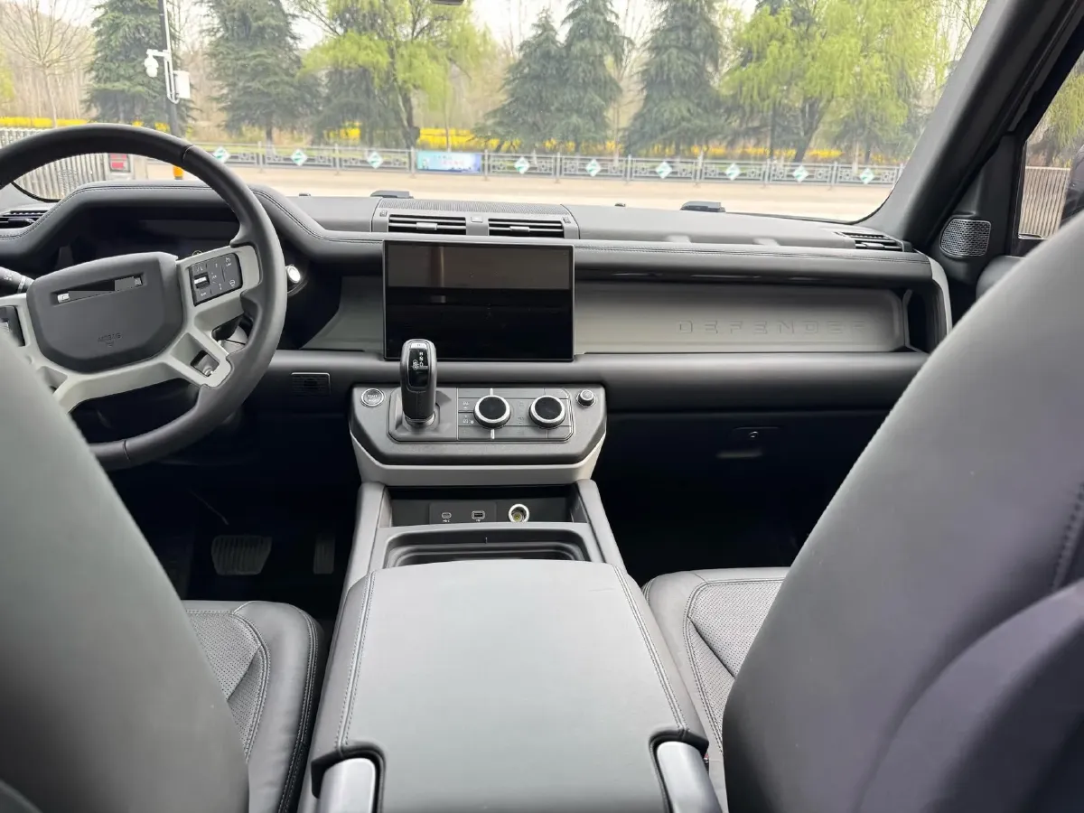 2024 Land Rover Defender 3.0T 400HP L6 8AT,autocango,china used car exporter,china ev exporter,chinese used car exporter,chinese used ev exporter