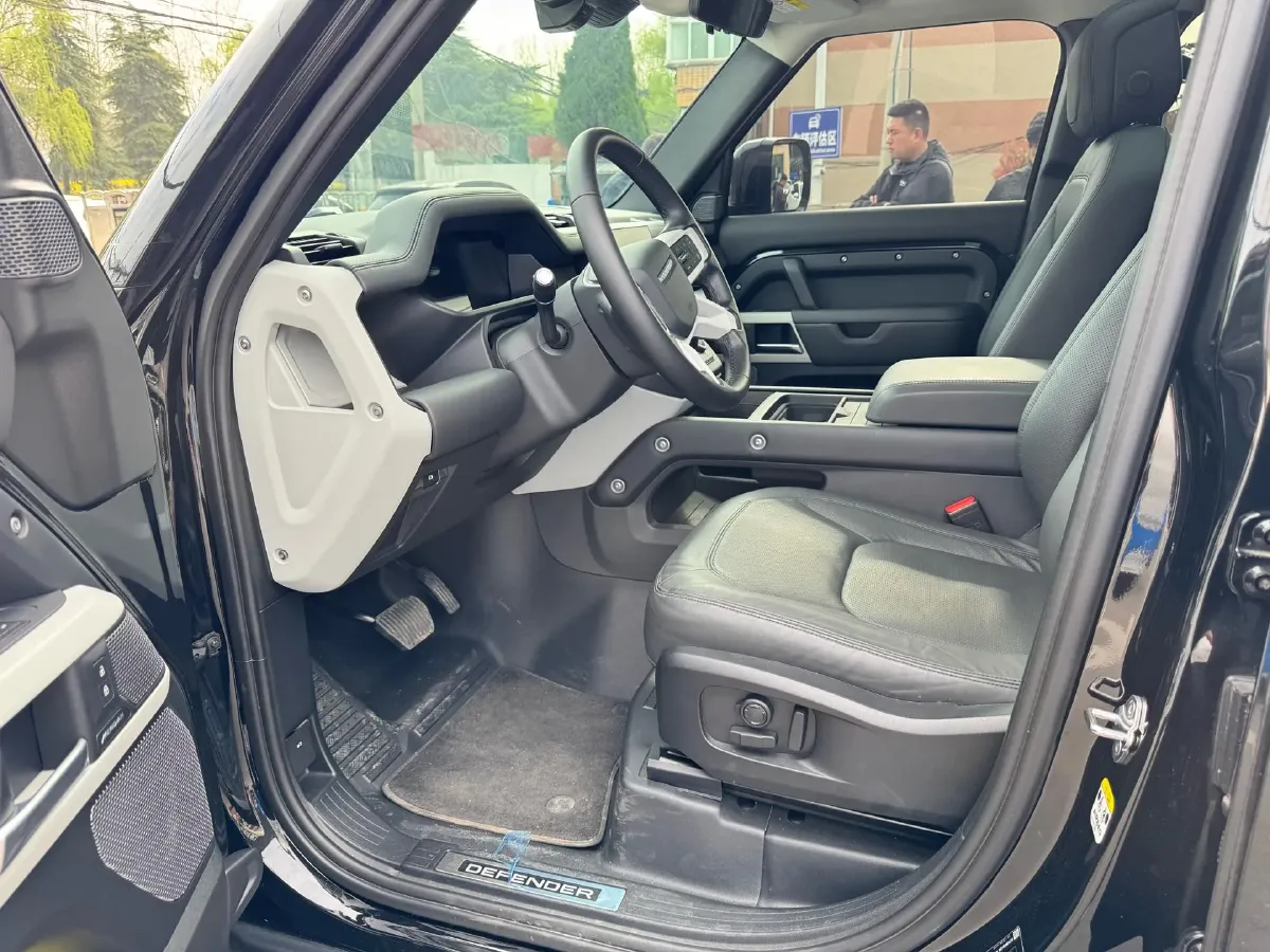 2024 Land Rover Defender 3.0T 400HP L6 8AT,autocango,china used car exporter,china ev exporter,chinese used car exporter,chinese used ev exporter