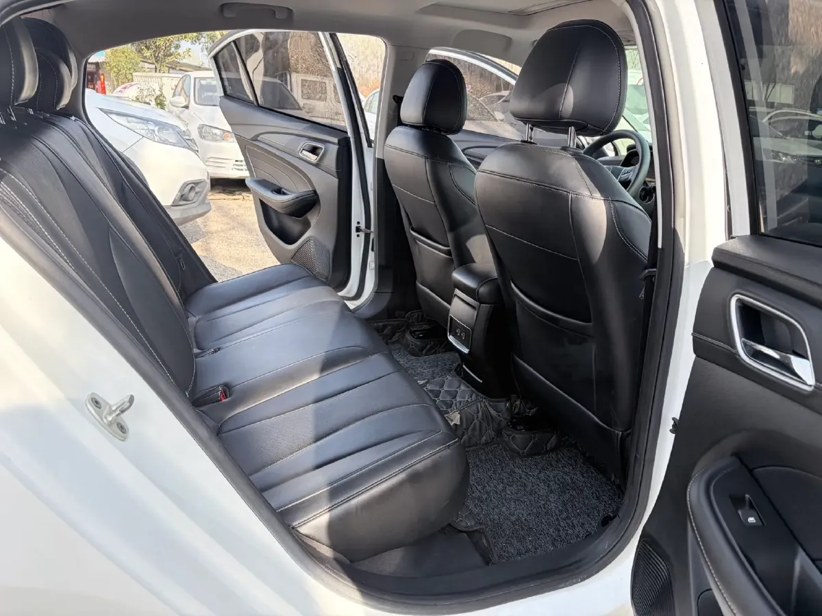 2020 Roewe i5 1.5L 120HP L4 CVT,autocango,china used car exporter,china ev exporter,chinese used car exporter,chinese used ev exporter