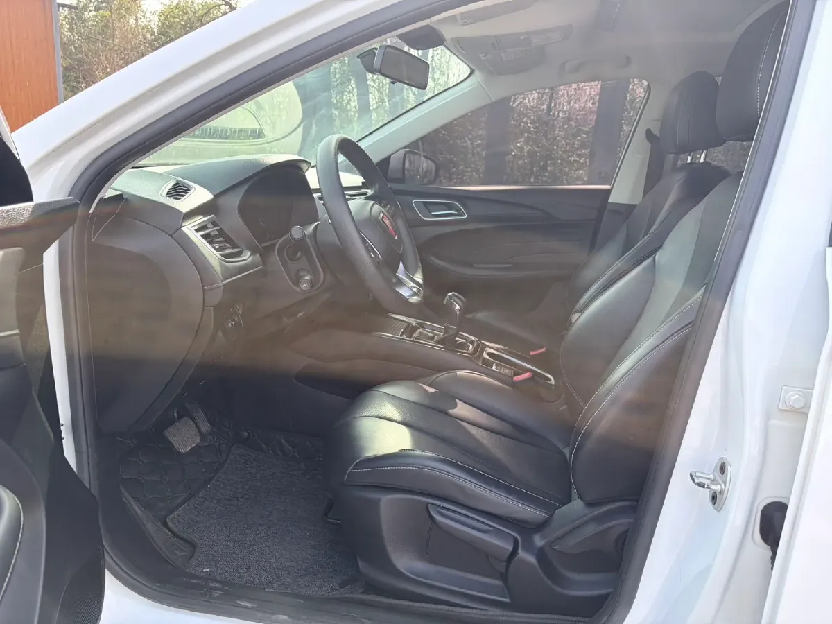 2020 Roewe i5 1.5L 120HP L4 CVT,autocango,china used car exporter,china ev exporter,chinese used car exporter,chinese used ev exporter