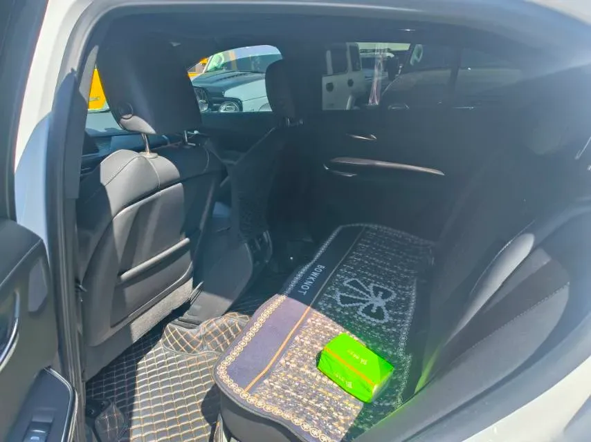 2025 Cadillac XT5 2.0T 237HP L4 9AT,autocango,china used car exporter,china ev exporter,chinese used car exporter,chinese used ev exporter