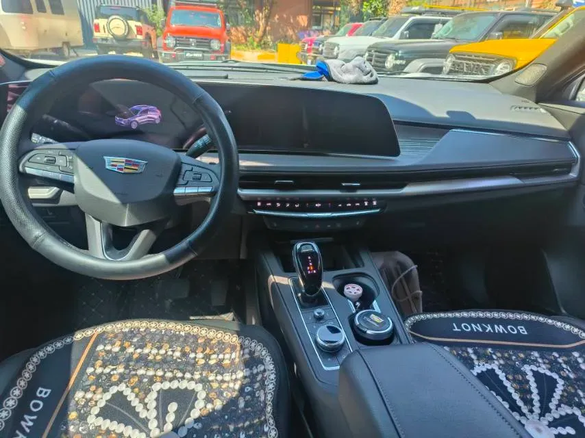 2025 Cadillac XT5 2.0T 237HP L4 9AT,autocango,china used car exporter,china ev exporter,chinese used car exporter,chinese used ev exporter