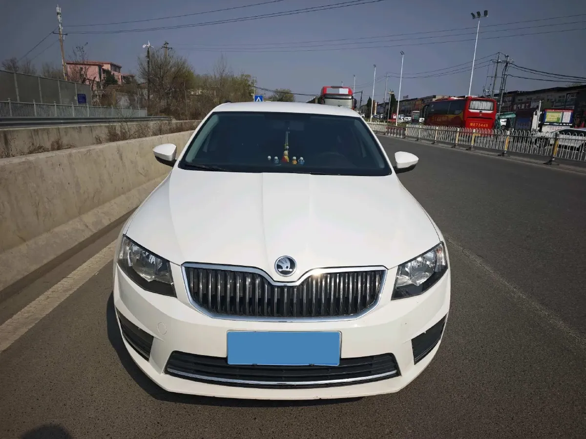 2017 Skoda Octavia 1.6L 110HP L4 5MT,autocango,china used car exporter,china ev exporter,chinese used car exporter,chinese used ev exporter