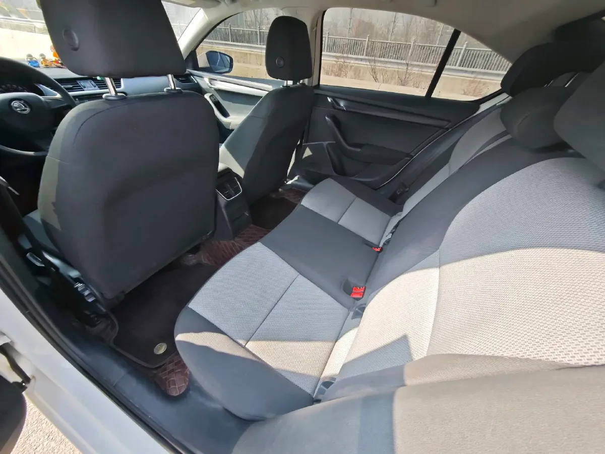 2017 Skoda Octavia 1.6L 110HP L4 5MT,autocango,china used car exporter,china ev exporter,chinese used car exporter,chinese used ev exporter