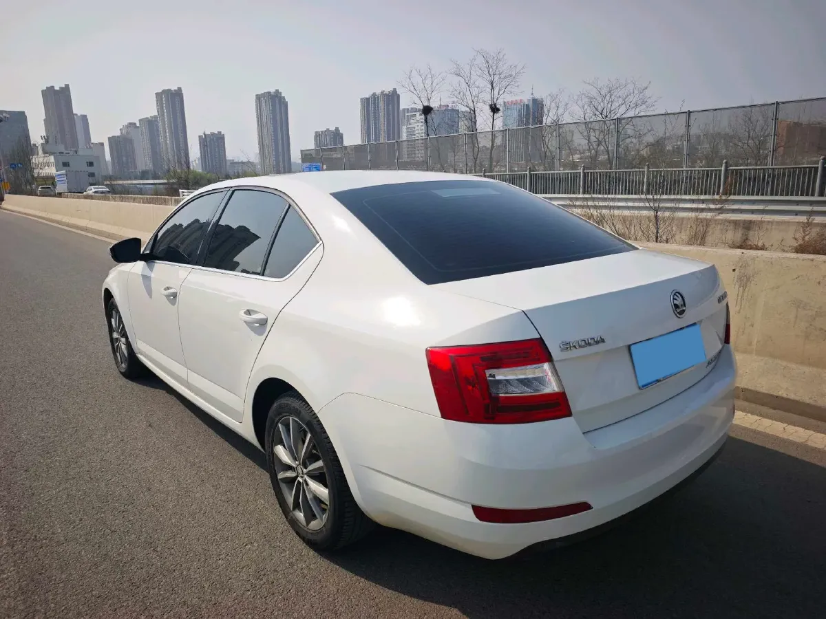 2017 Skoda Octavia 1.6L 110HP L4 5MT,autocango,china used car exporter,china ev exporter,chinese used car exporter,chinese used ev exporter