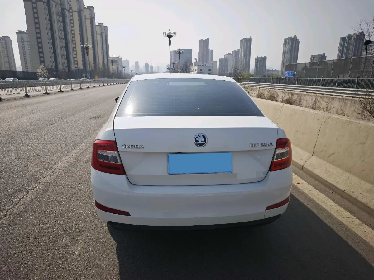 2017 Skoda Octavia 1.6L 110HP L4 5MT,autocango,china used car exporter,china ev exporter,chinese used car exporter,chinese used ev exporter