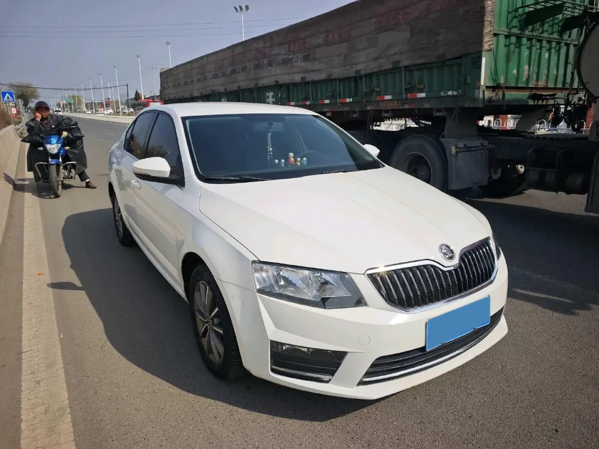 2017 Skoda Octavia 1.6L 110HP L4 5MT,autocango,china used car exporter,china ev exporter,chinese used car exporter,chinese used ev exporter