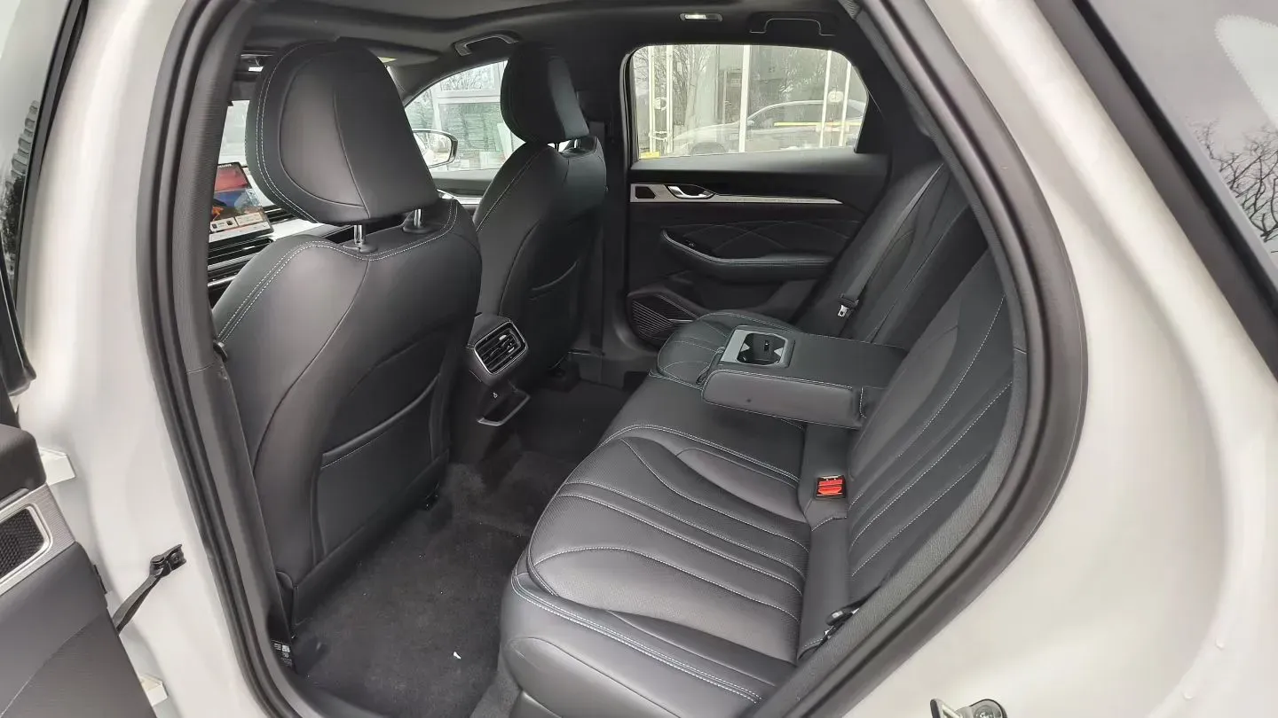 2025 Geely Preface 1.5T 181HP L4 7DCT,autocango,china used car exporter,china ev exporter,chinese used car exporter,chinese used ev exporter