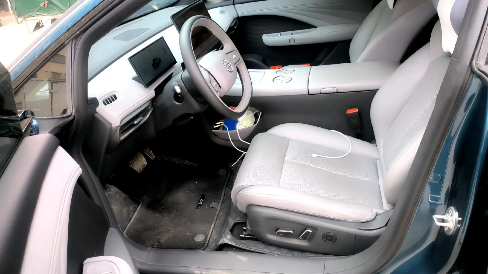 2025 Nissan N7 BEV 58KWH,autocango,china used car exporter,china ev exporter,chinese used car exporter,chinese used ev exporter