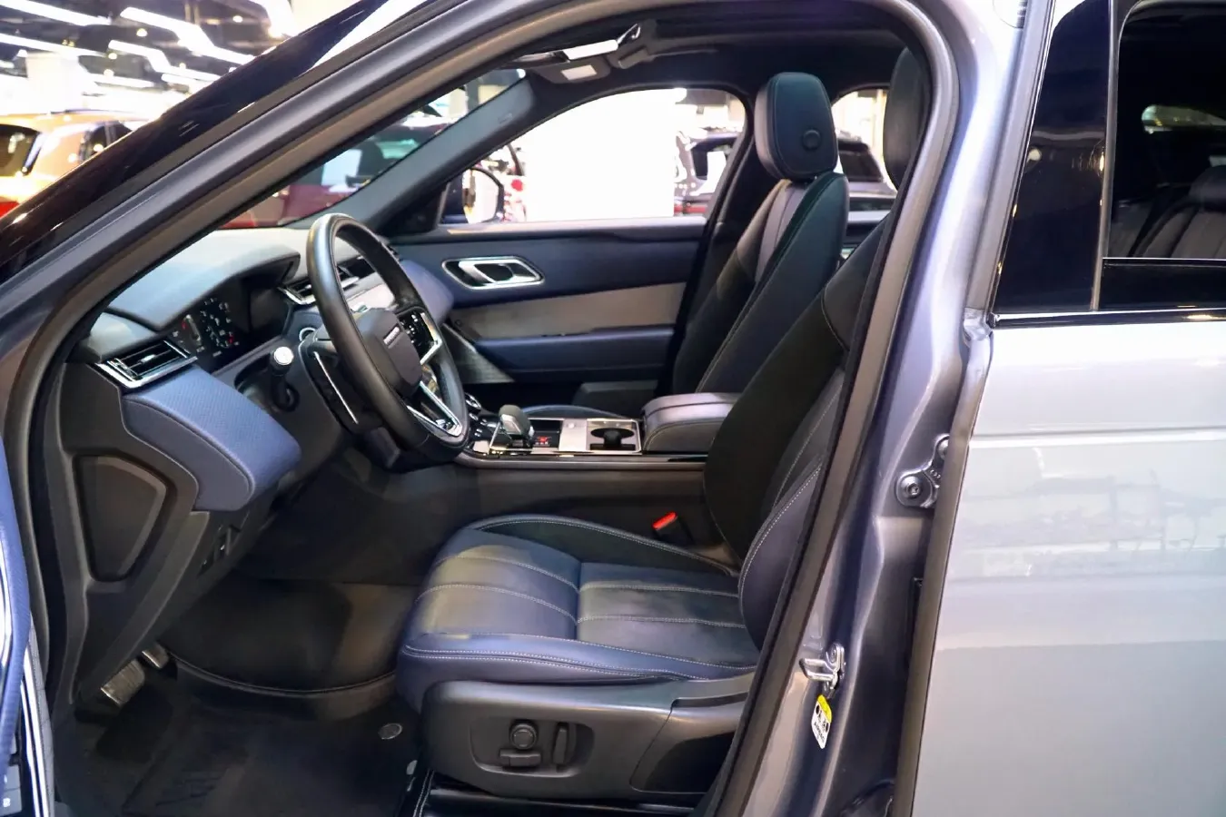 2021 Land Rover Range Rover Velar 3.0T 340HP L6 8AT,autocango,china used car exporter,china ev exporter,chinese used car exporter,chinese used ev exporter