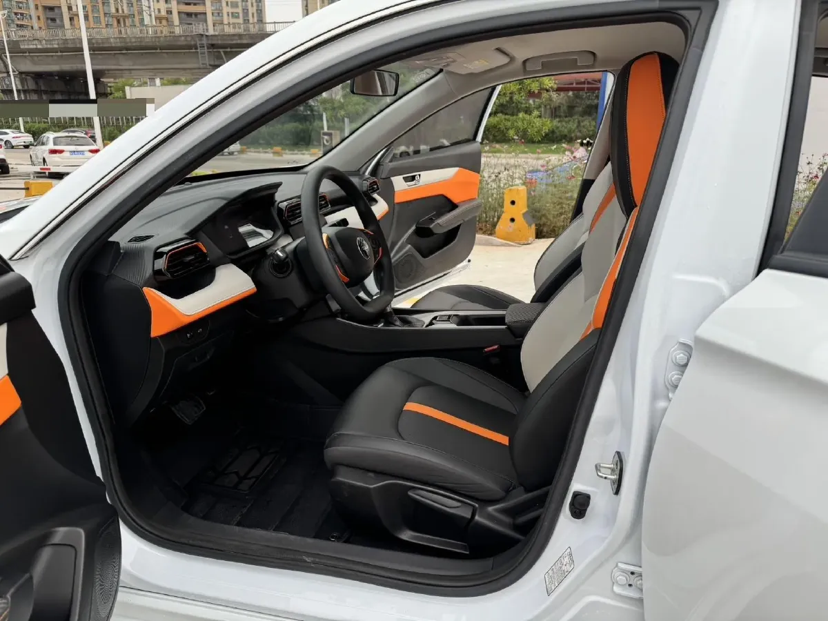 2023 DongFeng Aeolus YiXuan 1.5L 125HP L4 6DCT,autocango,china used car exporter,china ev exporter,chinese used car exporter,chinese used ev exporter