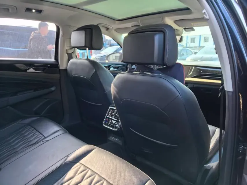 2021 Volkswagen Passat 2.0T 220HP L4 7DCT,autocango,china used car exporter,china ev exporter,chinese used car exporter,chinese used ev exporter