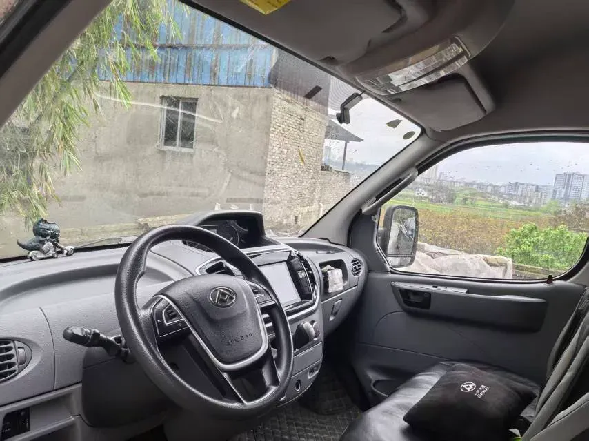 2021 MAXUS XinTu V80 2.0T 139HP L4 6MT,autocango,china used car exporter,china ev exporter,chinese used car exporter,chinese used ev exporter