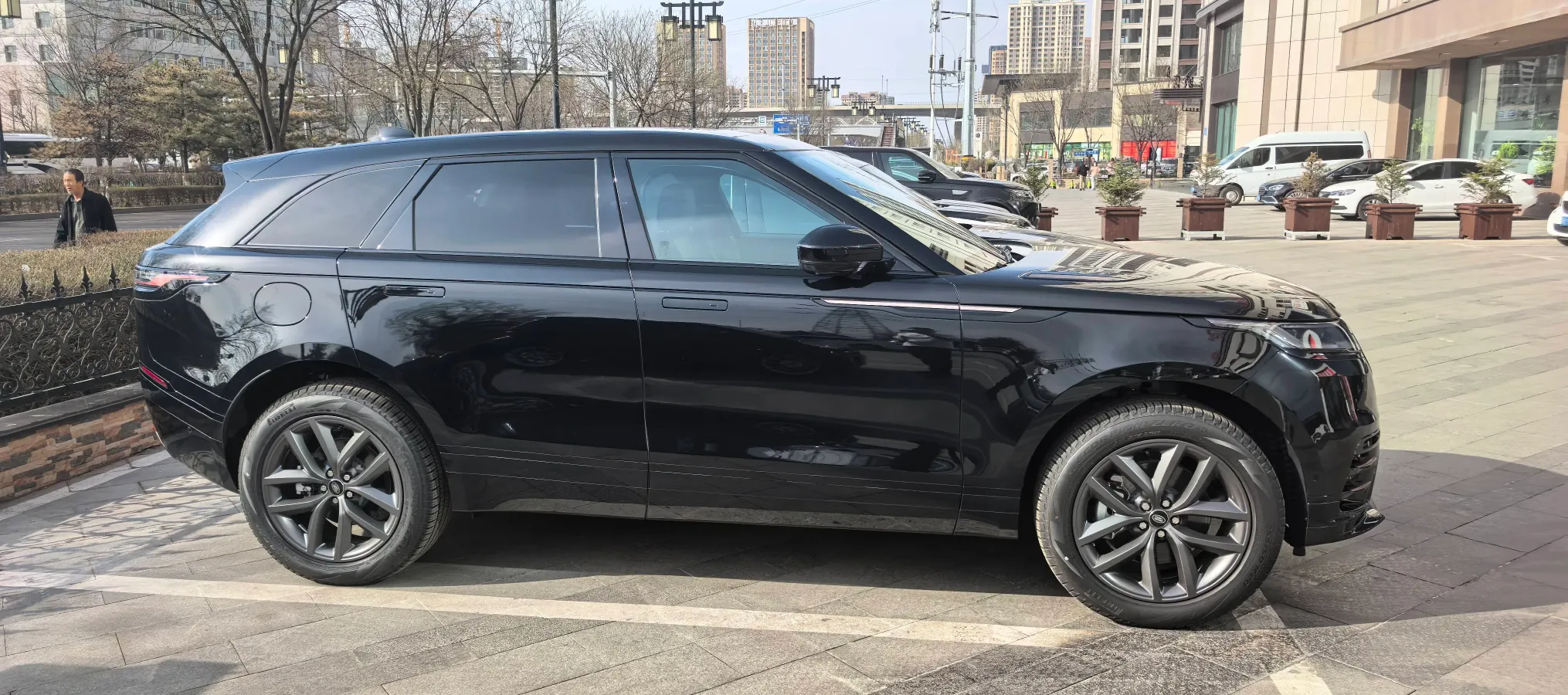 2025 Land Rover Range Rover Velar 2.0T 250HP L4 8AT,autocango,china used car exporter,china ev exporter,chinese used car exporter,chinese used ev exporter