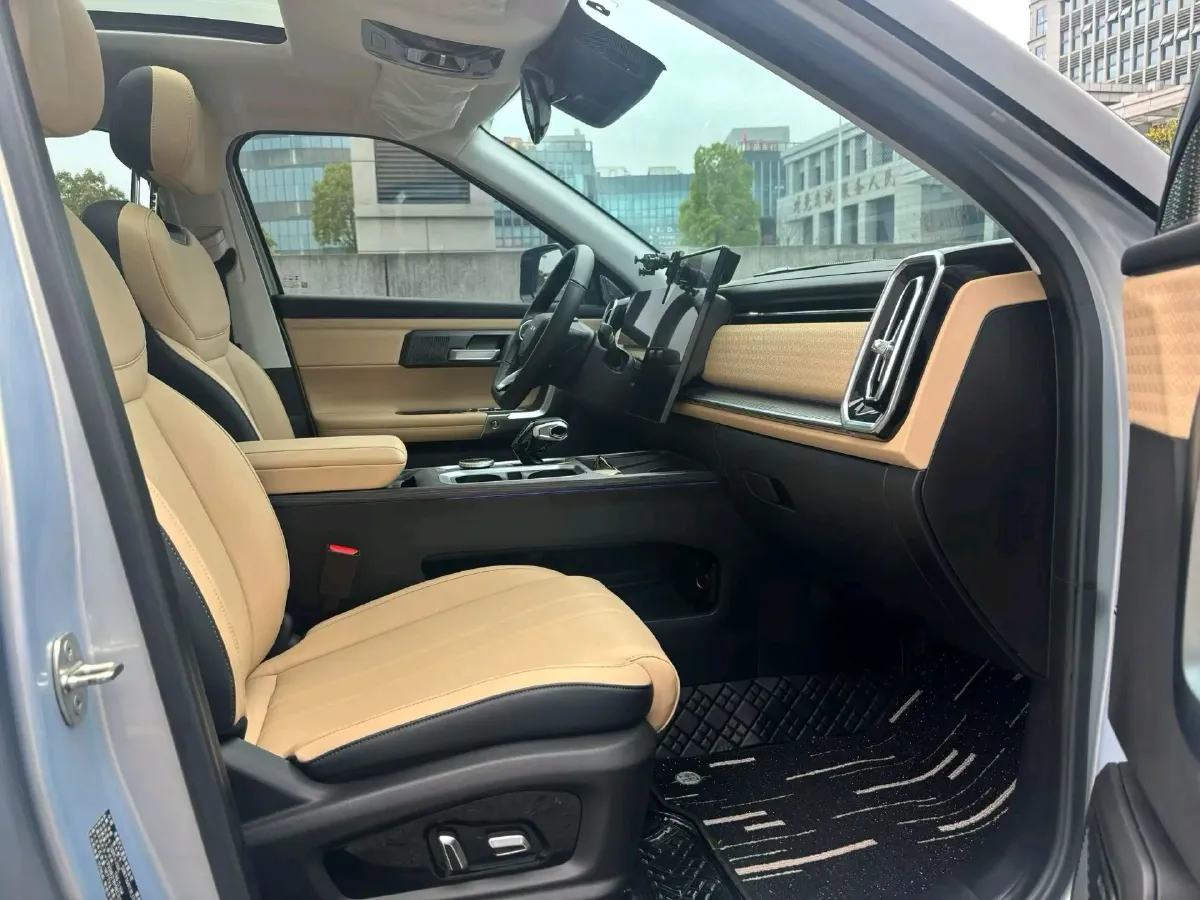 2023 Chery Exploration 06 1.6T 197HP L4 7DCT,autocango,china used car exporter,china ev exporter,chinese used car exporter,chinese used ev exporter